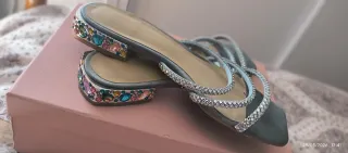 Sandalias pala Alma en Pena pedrería multicolor