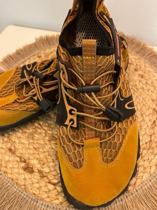 Zapatillas Outdoor Color Mostaza