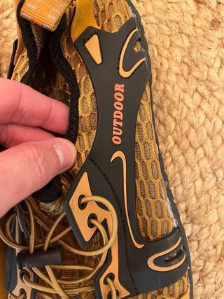 Zapatillas Outdoor Color Mostaza