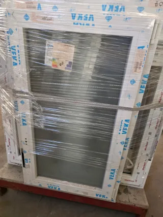 Ventana PVC 1 hoja oscilobatiente con mosquitera