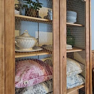 Alacena librería antigua restaurada