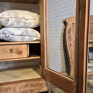 Alacena librería antigua restaurada