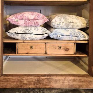 Alacena librería antigua restaurada