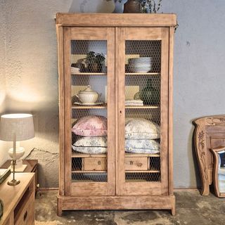 Alacena librería antigua restaurada