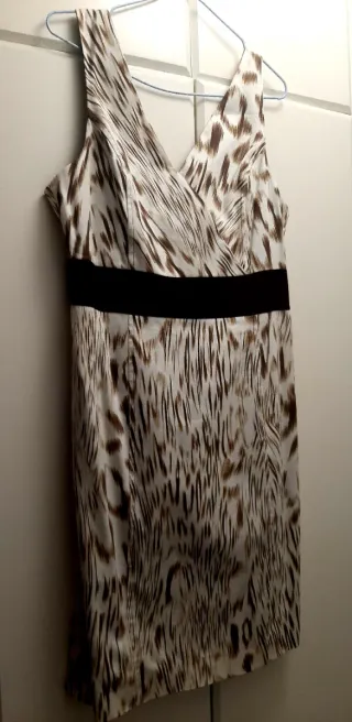 Vestido estampado mujer marrón y blanco.