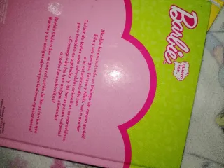 Libro de Barbie pastelera y Barbie veterinaria