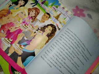 Libro de Barbie pastelera y Barbie veterinaria