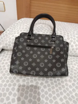 Bolso negro con estampado