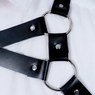 Harness uomo pelle nera lgbtq+ bretelle sexy tecno