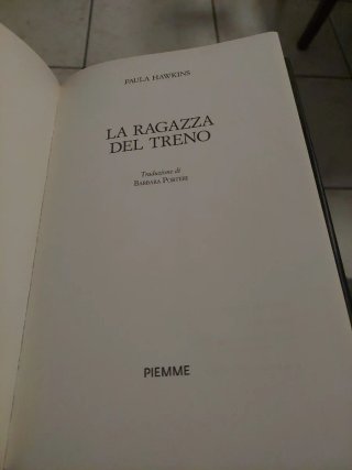 La ragazza del treno(cover may vary) (Italian E...