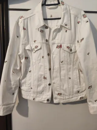Chaqueta vaquera Levi's blanca bordada