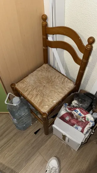 Mesa dos sillas iguales como la de la última foto