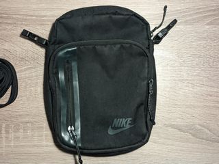 Bandolera Nike Tech Negra