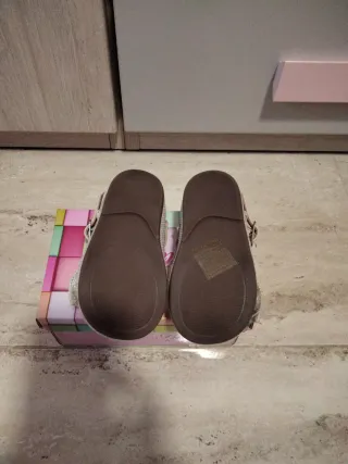 Zapatos niña plateados con lazo