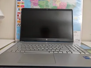 Ordenador HP azul, enbuen estado.