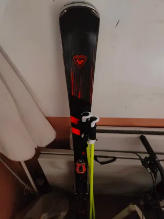 Esquís Rossignol con bastones