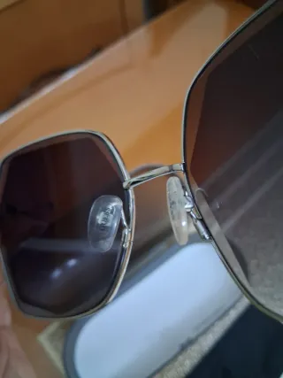 Gafas de sol Guess plateadas y grises