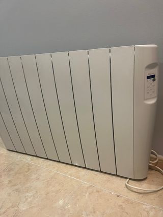 Calefactor eléctrico blanco