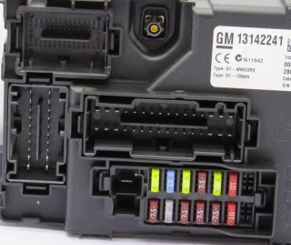 Caja de Fusibles OPEL CORSA D 13142241 13142241 KS 000292540 28084929