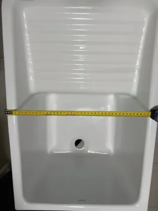 Pila de lavadero de porcelana blanca
