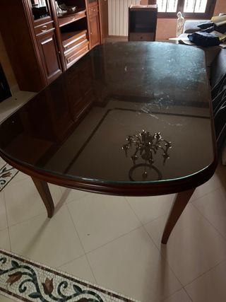 Mesa de salón de madera y cristal