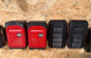 EINHELL 18V – 2 Soportes para 4 baterías