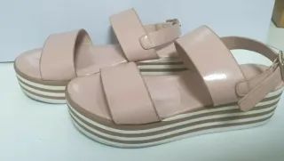 Sandalias de plataforma rosa y blancas