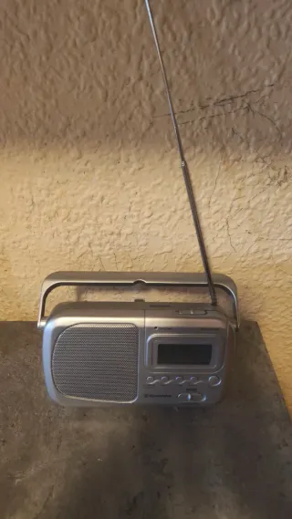 Radio Portátil Roadstar TRA-2415/N con Alarma