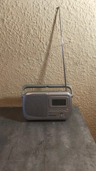 Radio Portátil Roadstar TRA-2415/N con Alarma