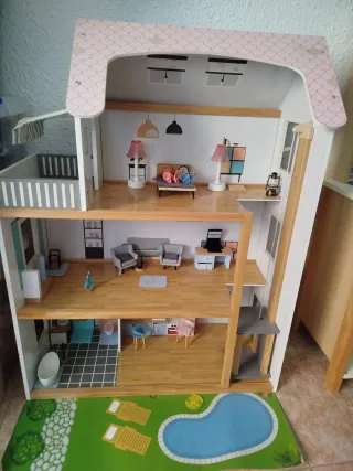 Casa de muñecas de madera