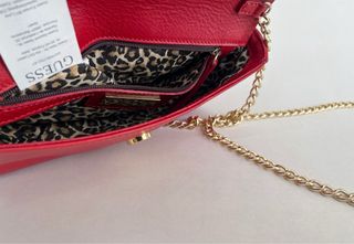 Bolso Guess Rojo con animal print