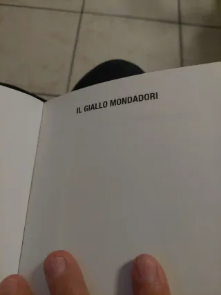 Libro, Giallo Mondadori