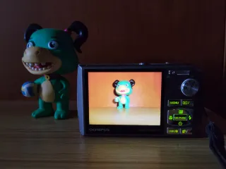 Cámara Olympus Digital Negra. Retro foto. 12MP.