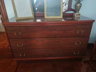 Mueble de madera con cajones