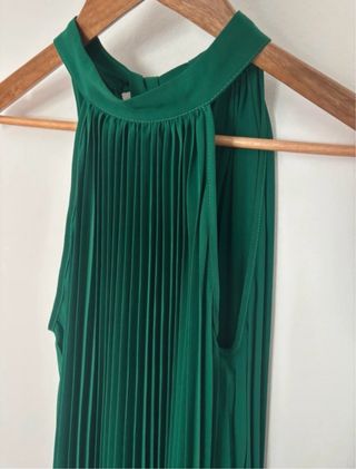 Vestido verde curto plissado