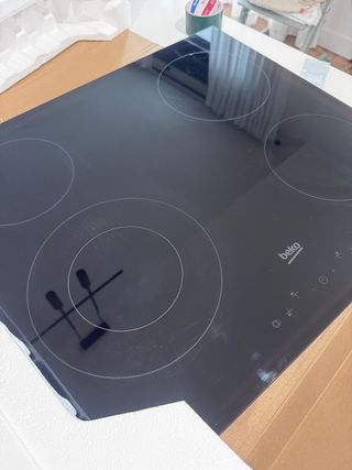 Vitrocerámica Beko HIC64402E