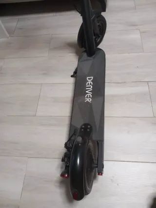 Patinete Eléctrico Negro Marca DENVER. EN SU CAJA.