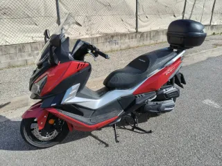 SYM Cruisym 300i ABS Roja