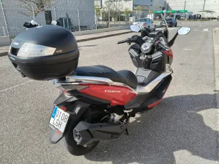 SYM Cruisym 300i ABS Roja