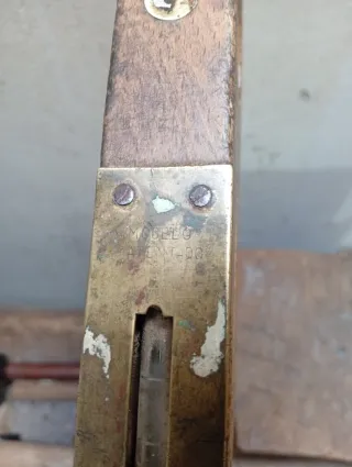 Antiguo Nivel de madera y laton,de burbuja