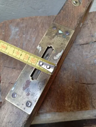 Antiguo Nivel de madera y laton,de burbuja