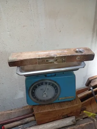 Antiguo Nivel de madera y laton,de burbuja