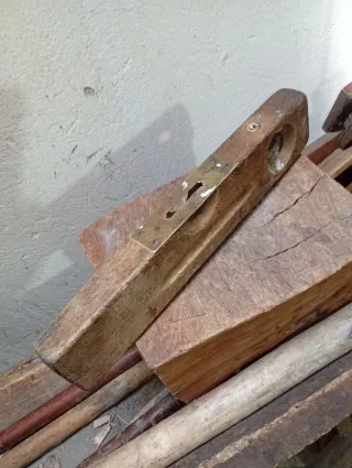Antiguo Nivel de madera y laton,de burbuja