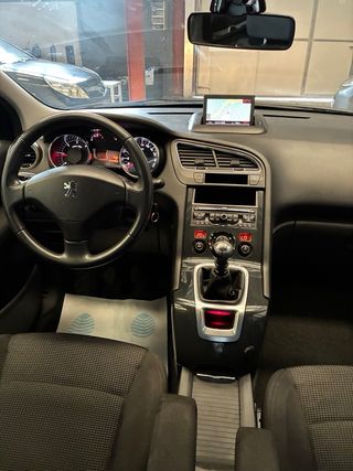 Peugeot 5008 2011