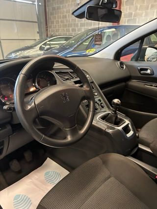Peugeot 5008 2011