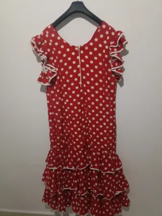Traje de flamenca rojo lunares blancos