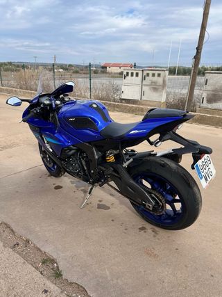 Yamaha R1 2024