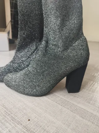 Botines brillantes tacón negro