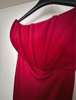 Vestido de cerimónia bordeaux com fenda