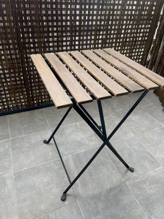 Tavolo da giardino pieghevole in legno e metallo